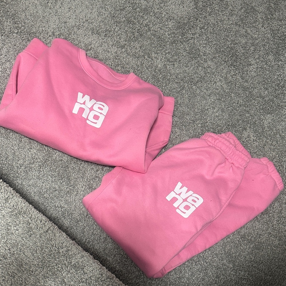 Women’s Pink Sweatshirt and Joggers Set